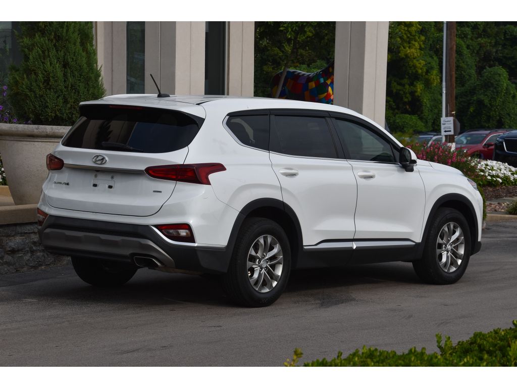 2020 Hyundai Santa Fe SE photo 4
