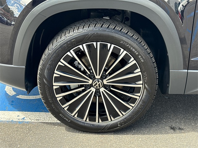 2025 Volkswagen Taos SE photo 10