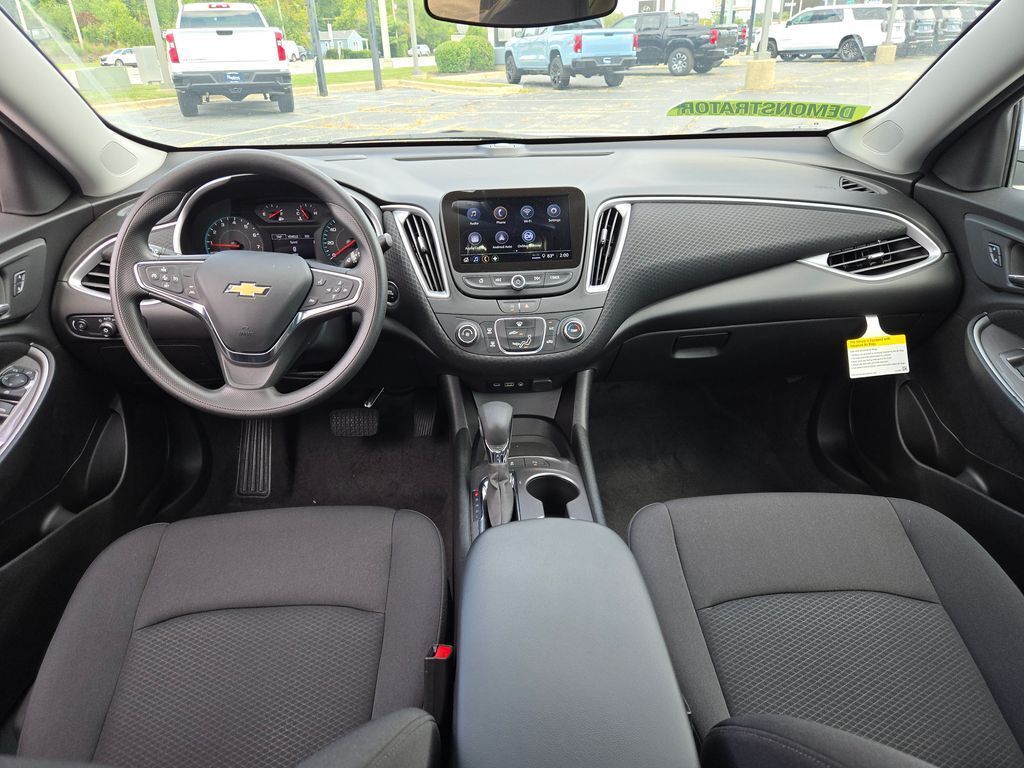 2025 Chevrolet Malibu LS photo 14