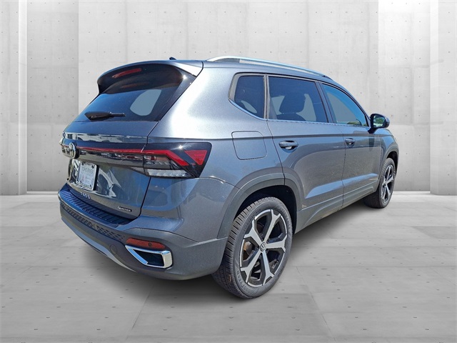 2025 Volkswagen Taos SEL photo 4