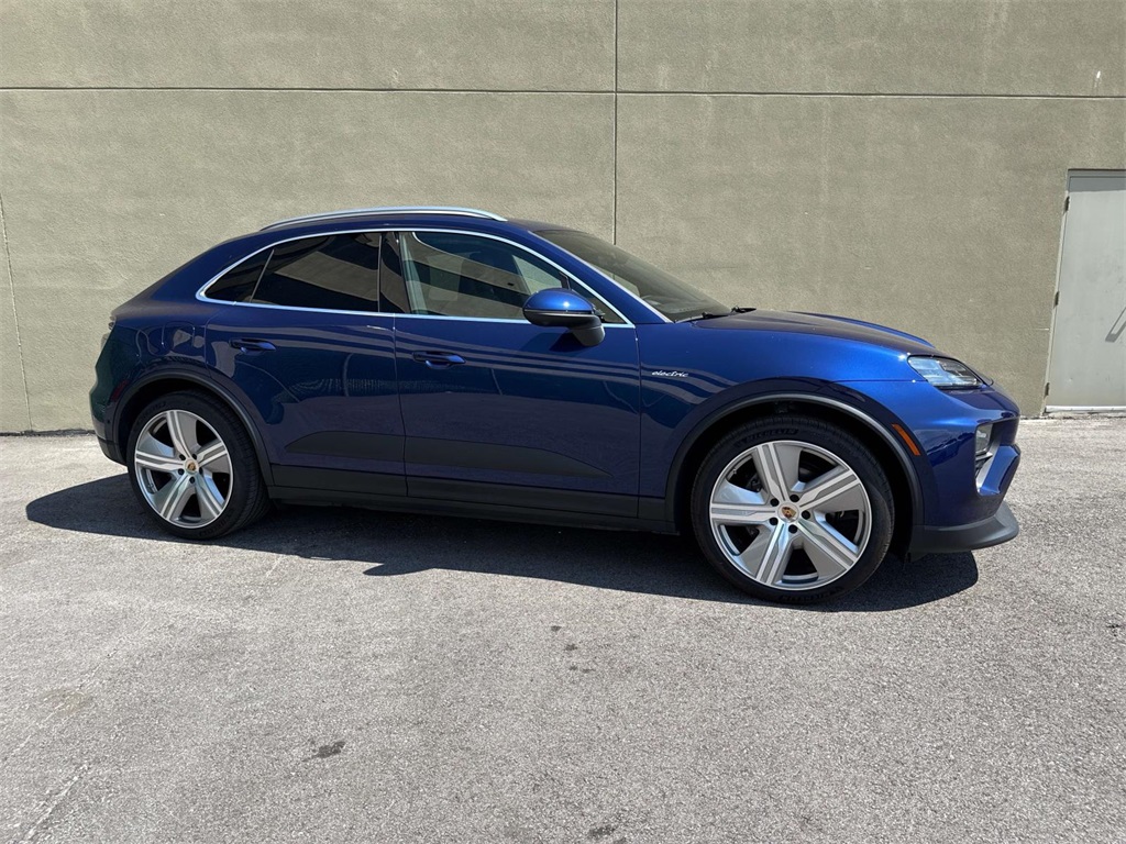 2024 Porsche Macan Electric 4 photo 10