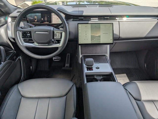 2025 Land Rover Range Rover SE photo 9