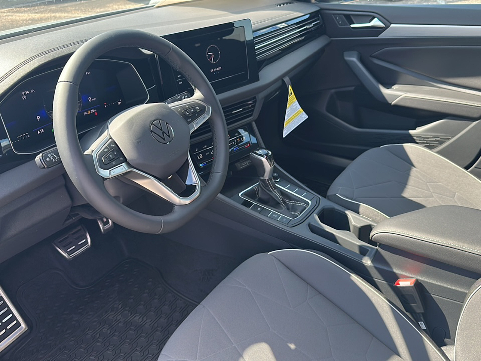 2025 Volkswagen Jetta 1.5T Sport photo 3