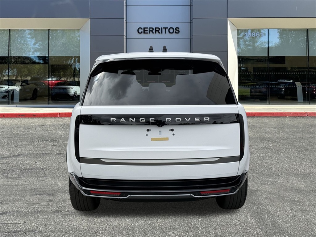2025 Land Rover Range Rover SE photo 3