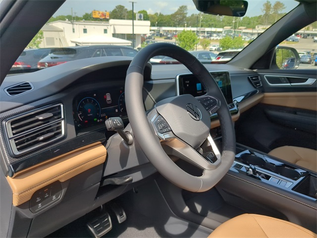2025 Volkswagen Atlas Cross Sport SEL R-Line photo 18