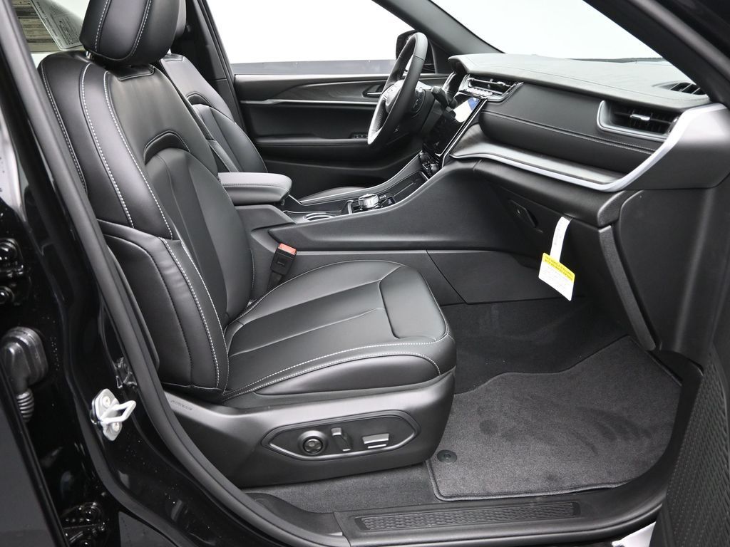 2025 Jeep Grand Cherokee Limited photo 5