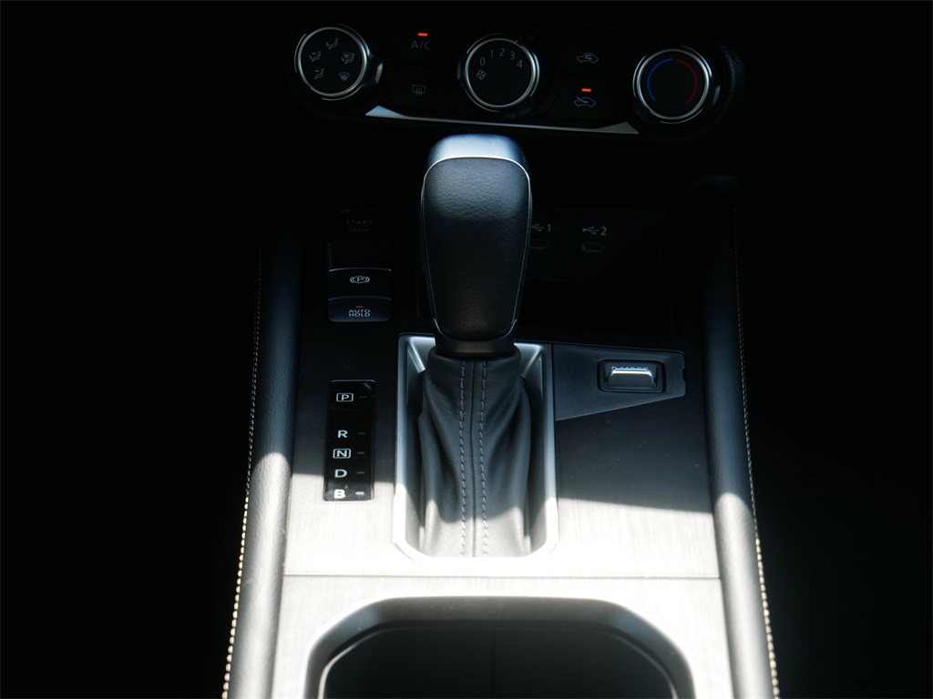 2025 Nissan Kicks SV photo 9