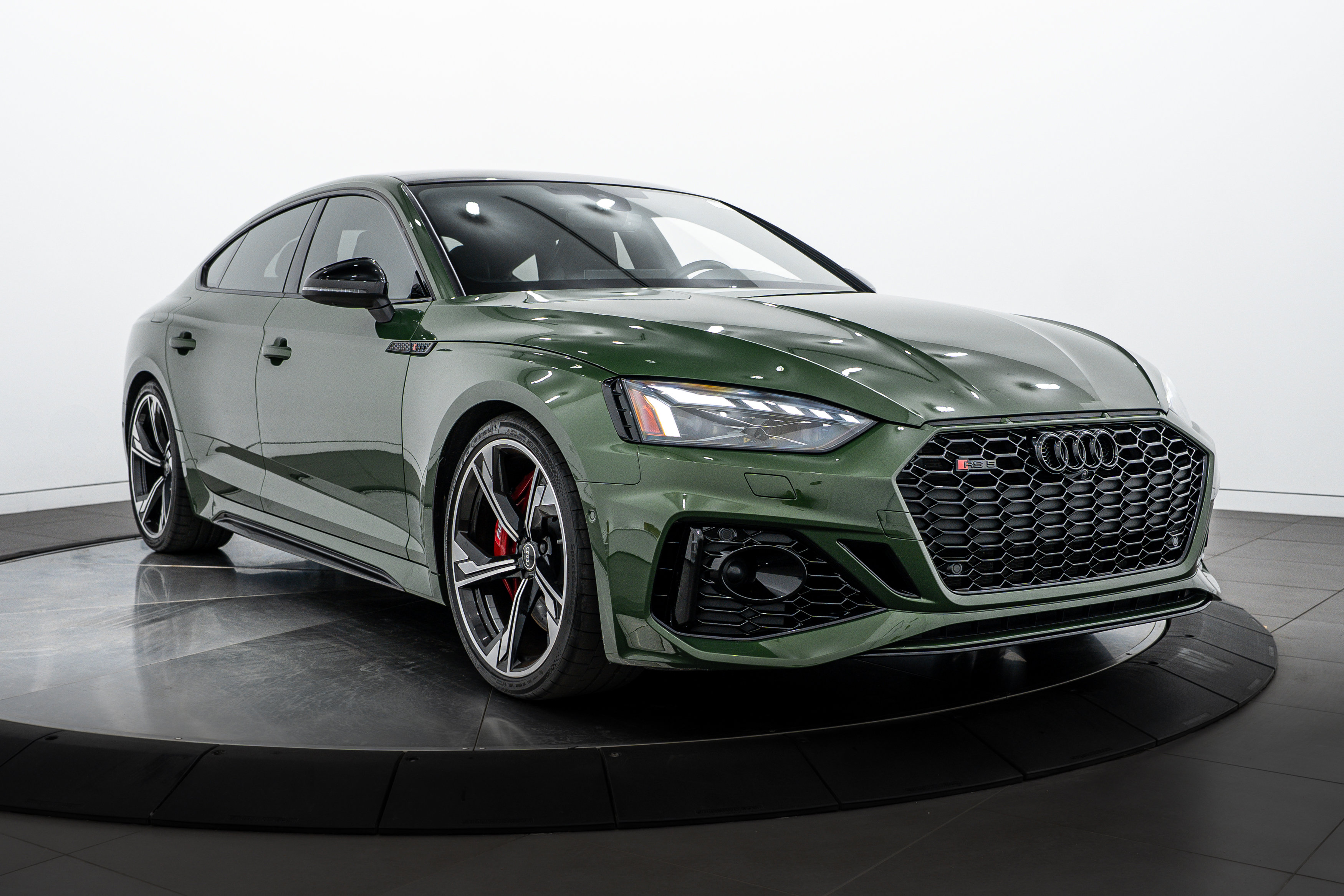 2022 Audi RS 5 photo 2