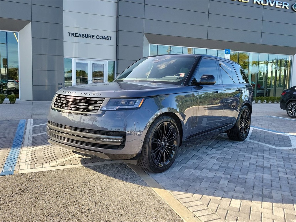 2025 Land Rover Range Rover SE's photo