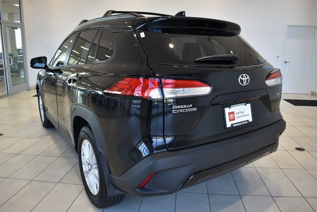 2023 Toyota Corolla Cross LE photo 6