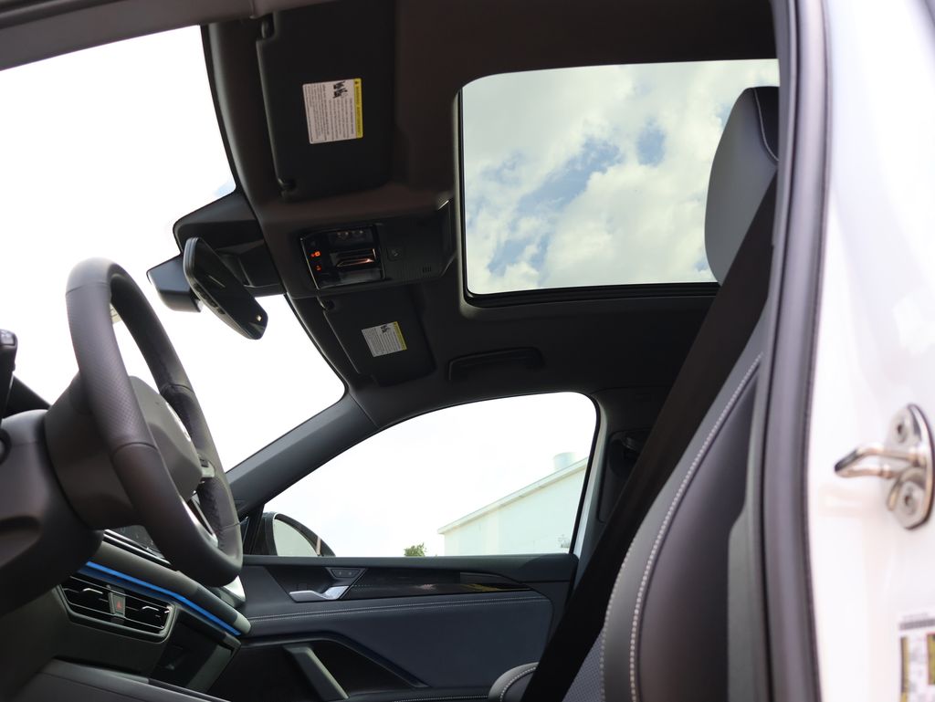 2025 Volkswagen Tiguan SE R-Line Black photo 36