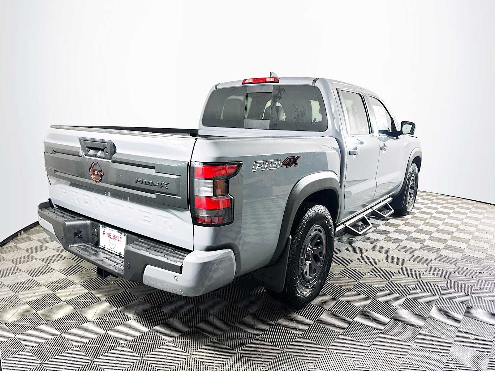 2025 Nissan Frontier Crew Cab PRO-4X photo 2