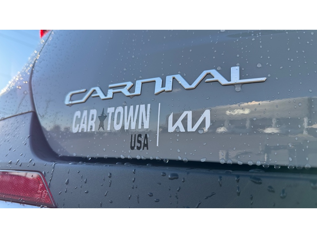 2026 Kia Carnival SX Prestige photo 4