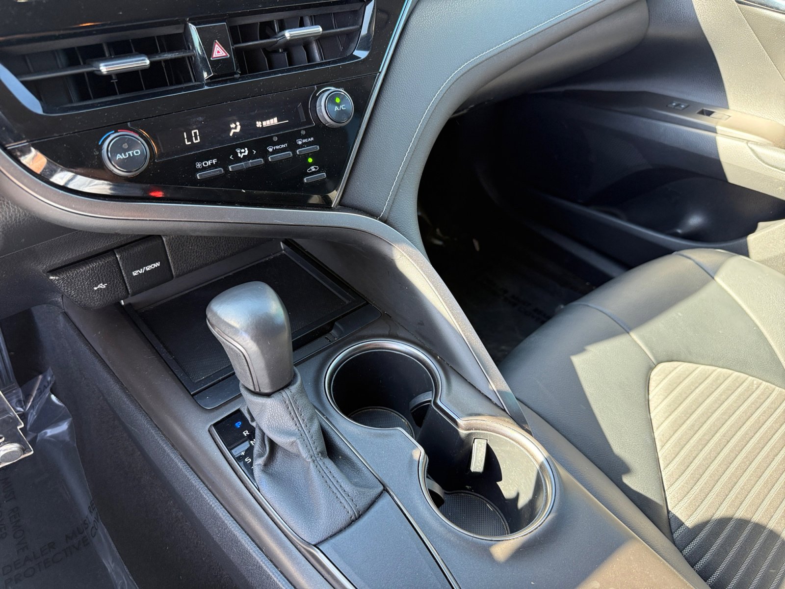 2021 Toyota Camry SE photo 13