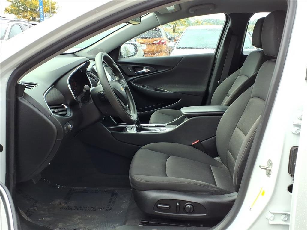 2019 Chevrolet Malibu Hybrid photo 11