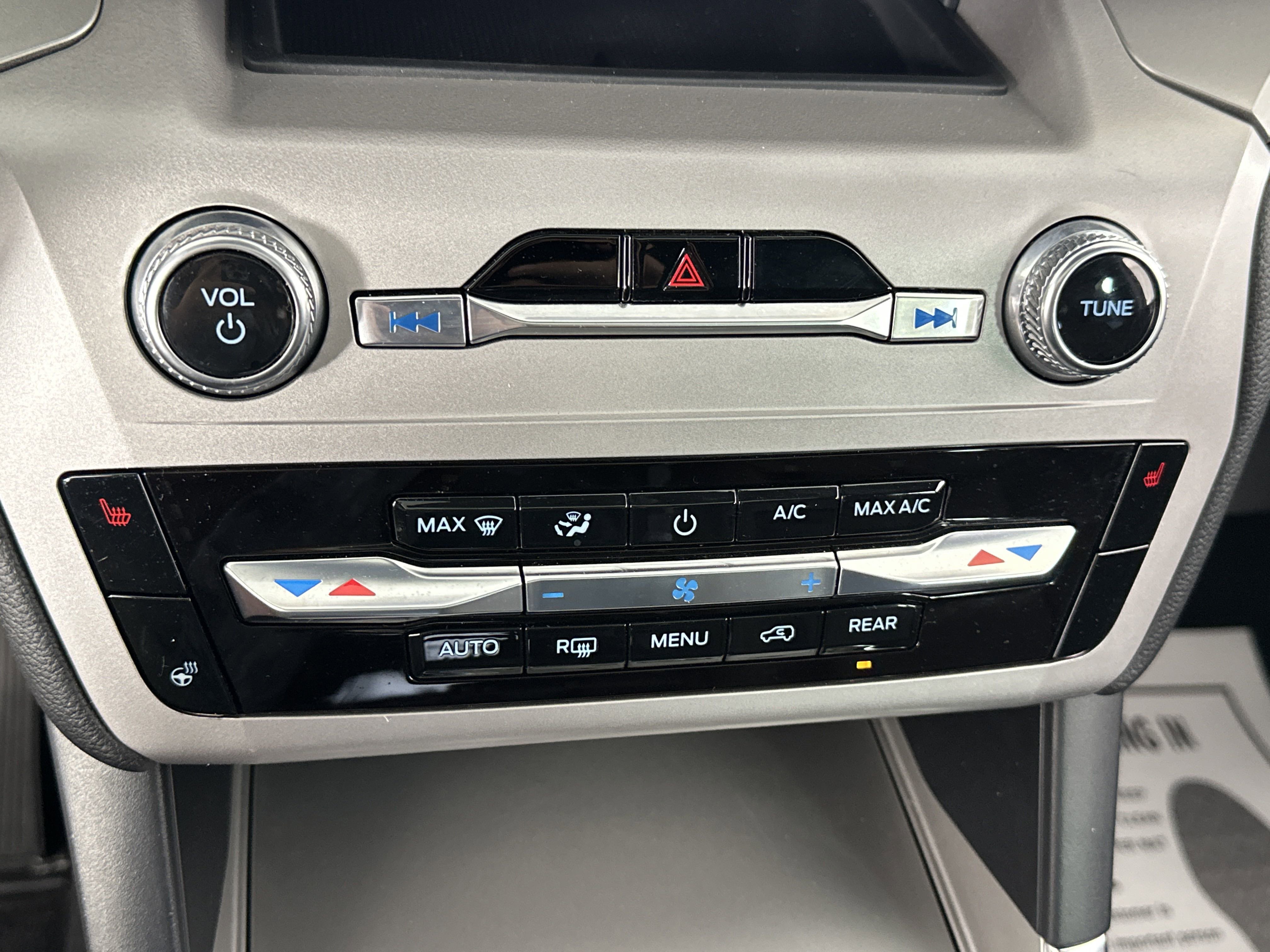 2023 Ford Explorer XLT Sport photo 11