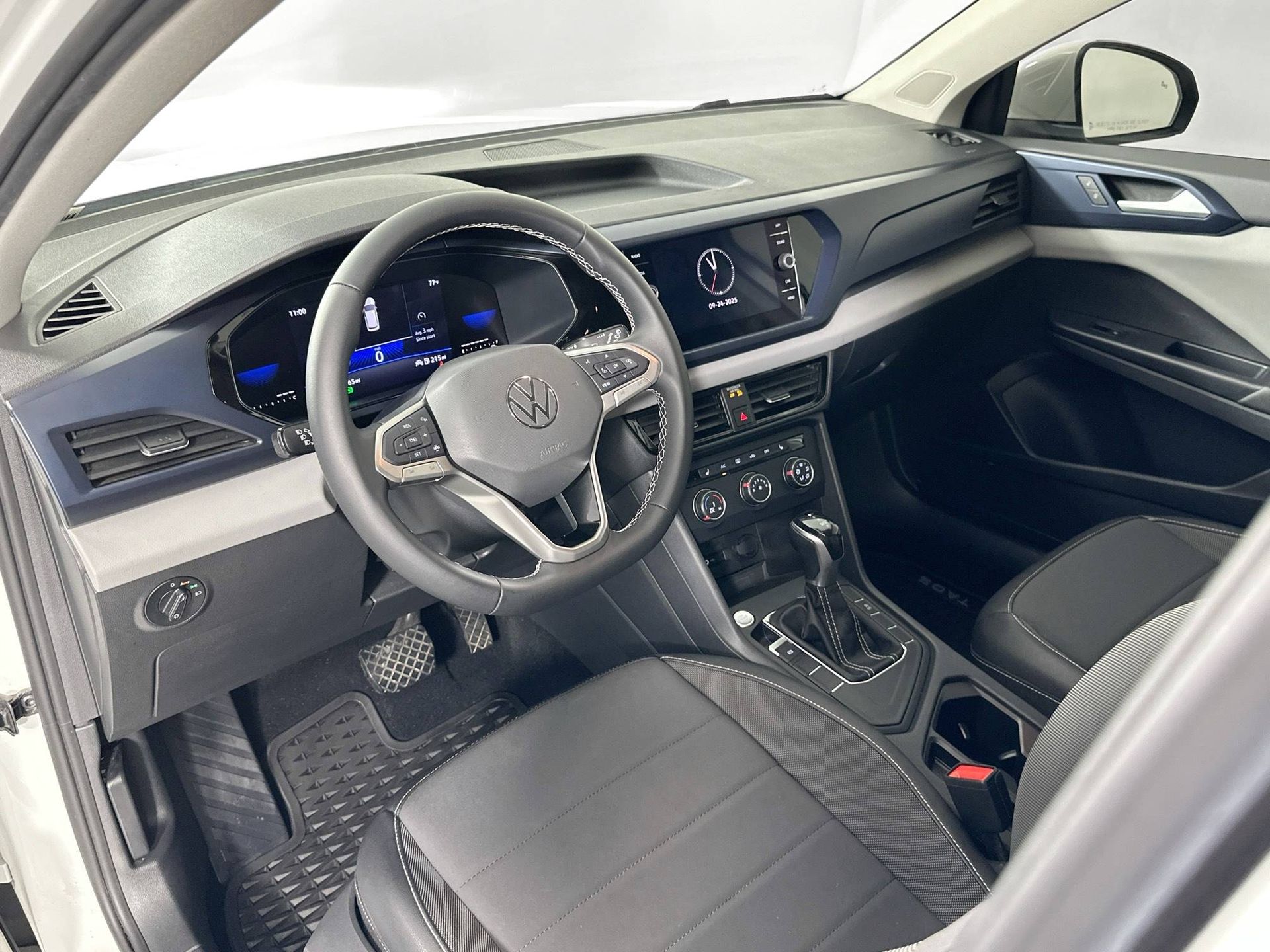 2022 Volkswagen Taos SE photo 9