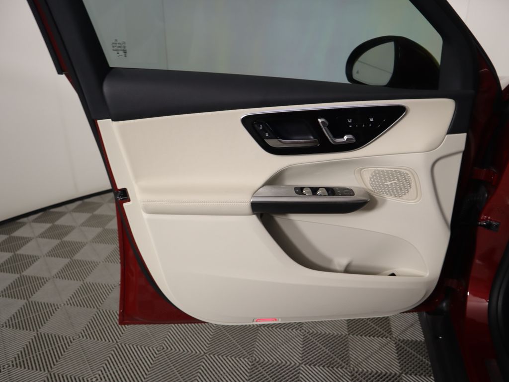 2025 Mercedes Benz GLC 300 photo 22