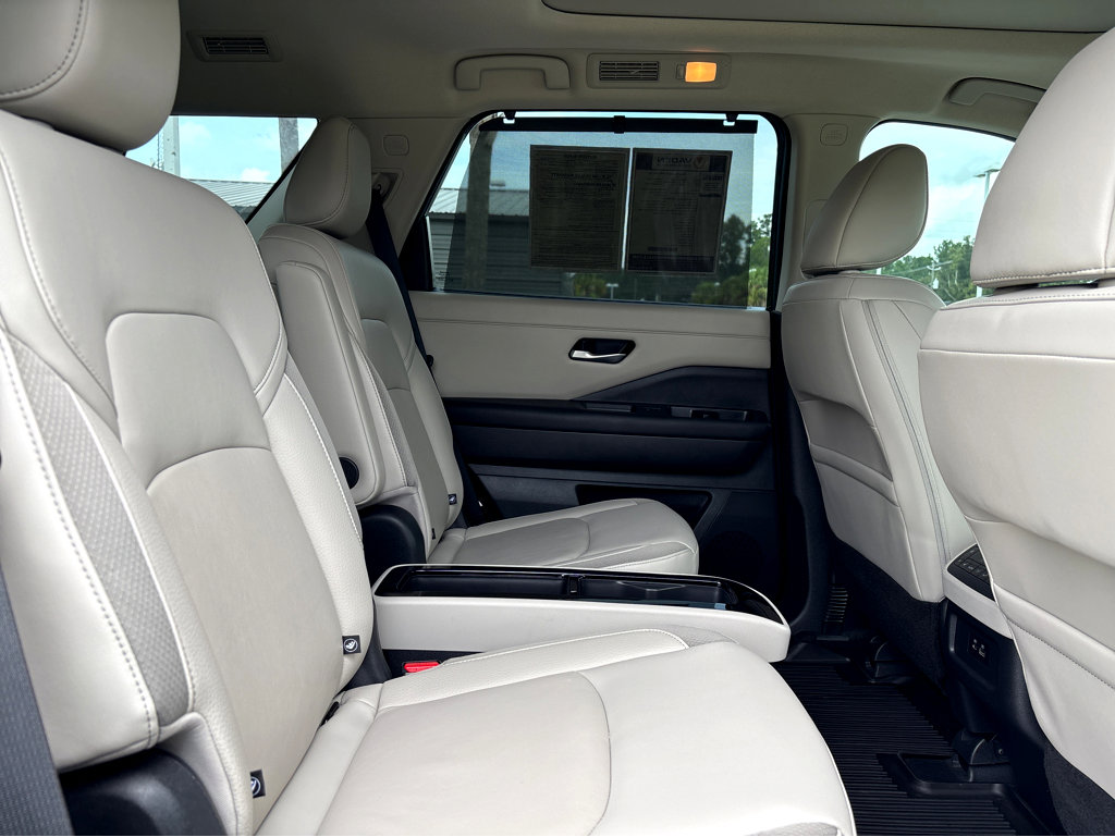 2023 Nissan Pathfinder SL photo 20