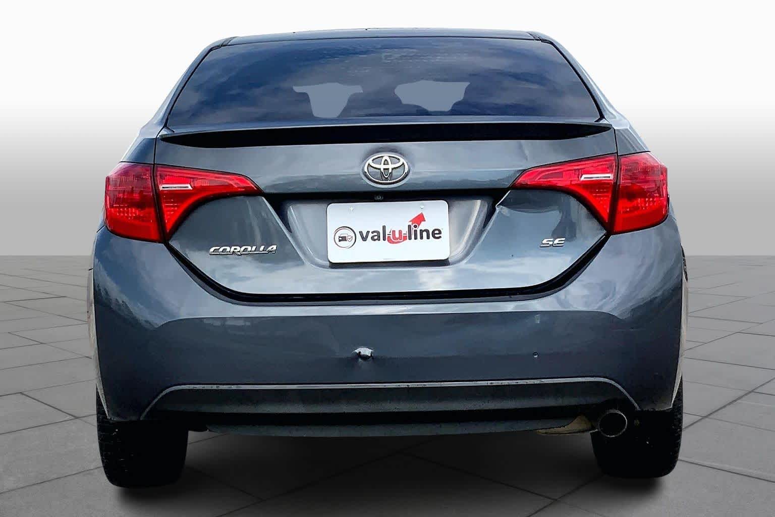 2017 Toyota Corolla SE photo 4
