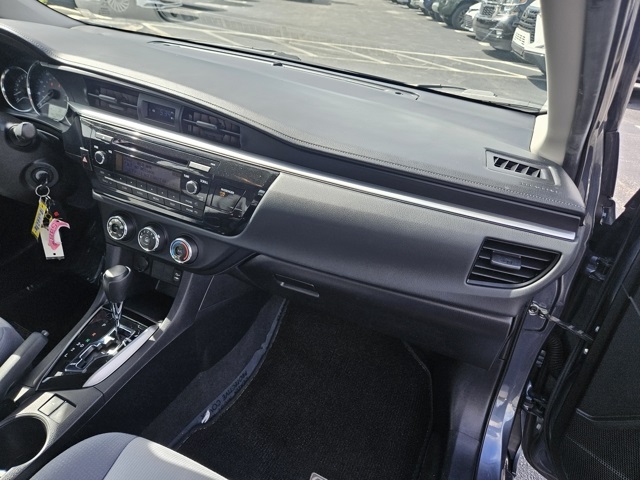 2015 Toyota Corolla L photo 13