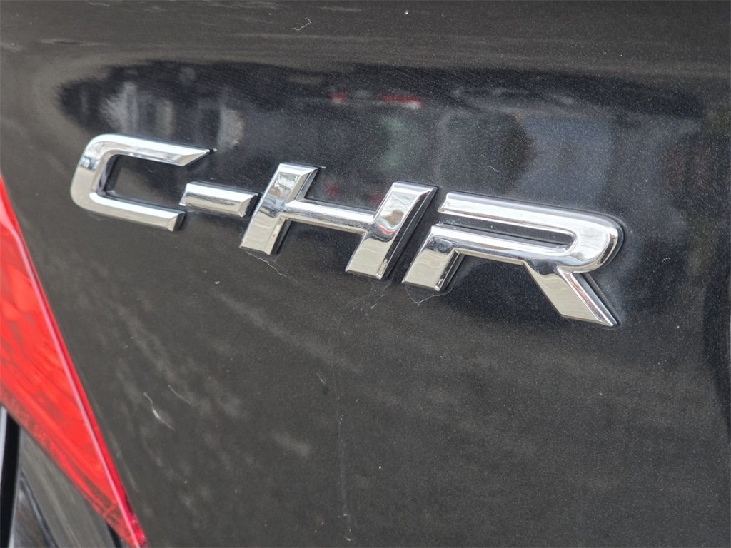 2019 Toyota C-HR LE photo 2