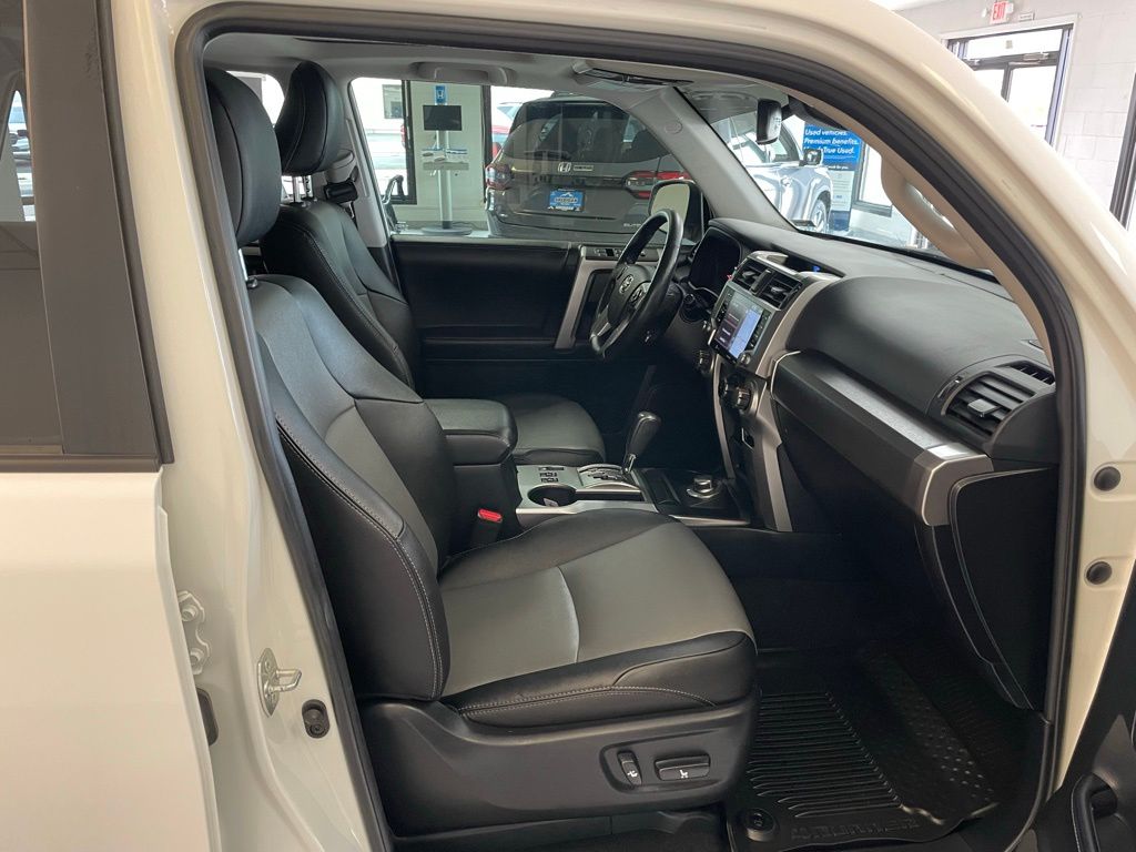2023 Toyota 4Runner SR5 Premium photo 11