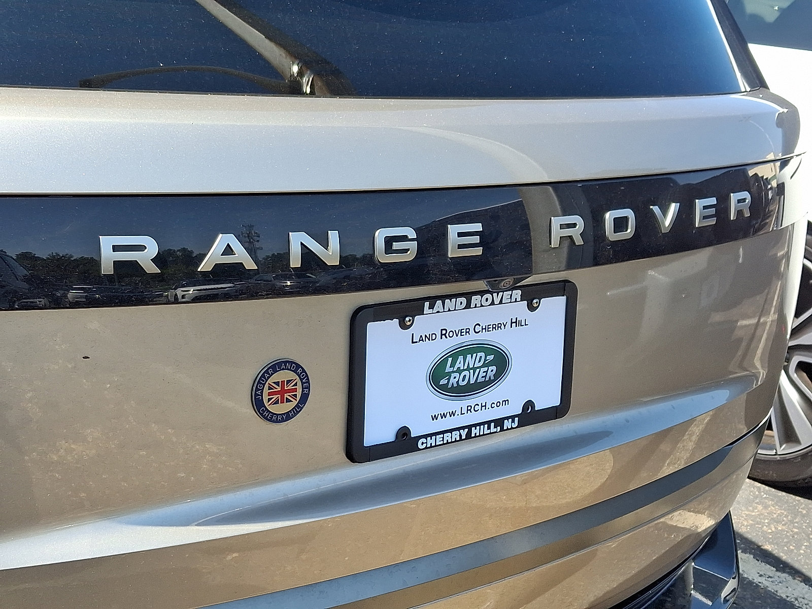 2024 Land Rover Range Rover SE photo 3