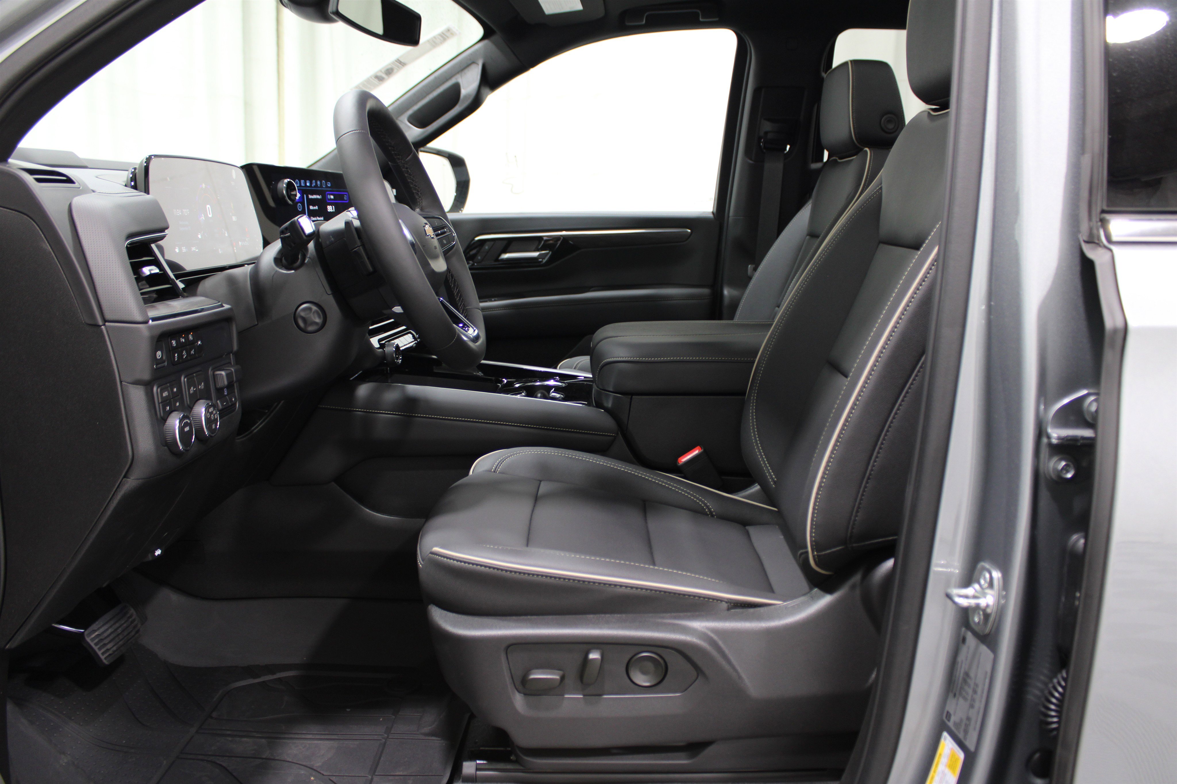 2025 Chevrolet Tahoe Premier photo 3