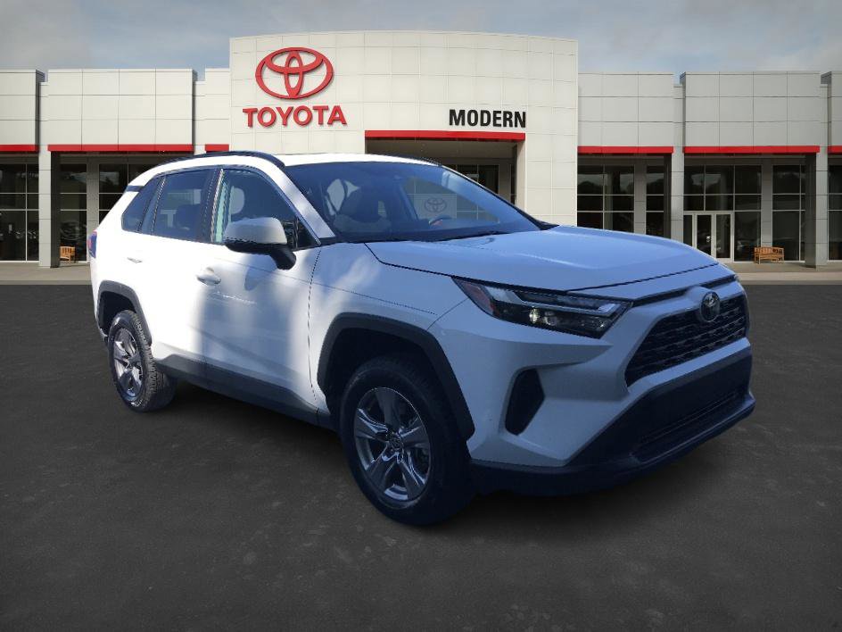 2023 Toyota RAV4 XLE photo 6