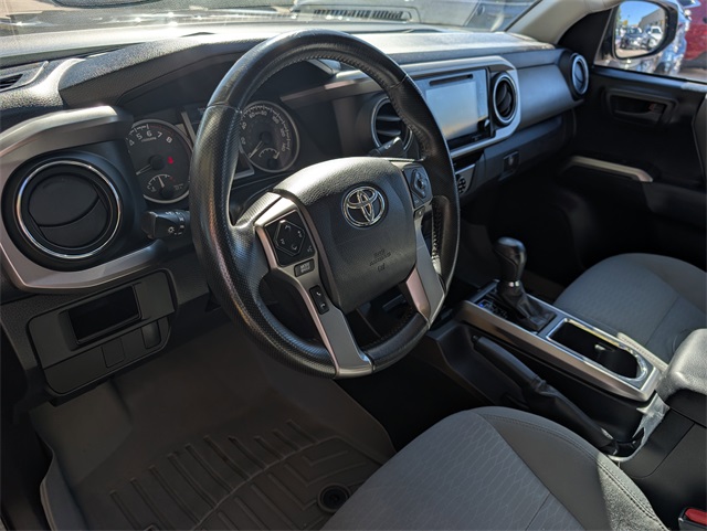 2017 Toyota Tacoma SR5 photo 9