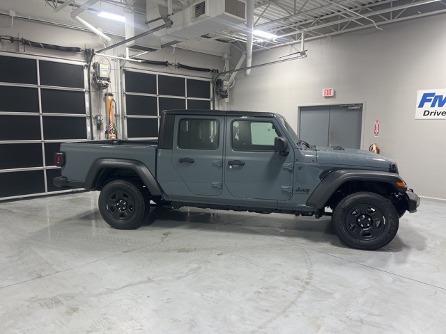 2026 Jeep Gladiator Sport's photo