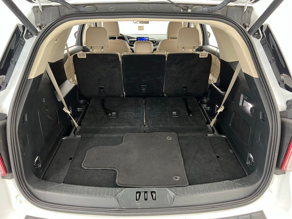 2023 Ford Explorer XLT photo 33