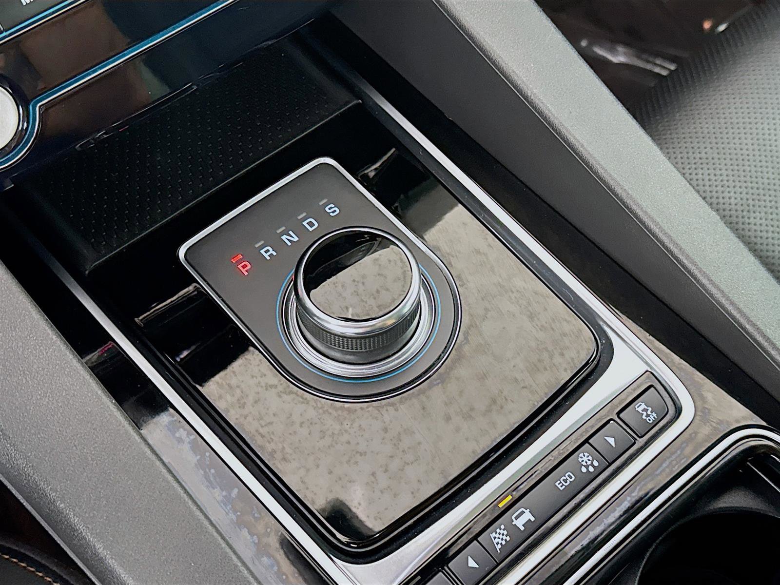 2018 Jaguar F-PACE Prestige photo 18