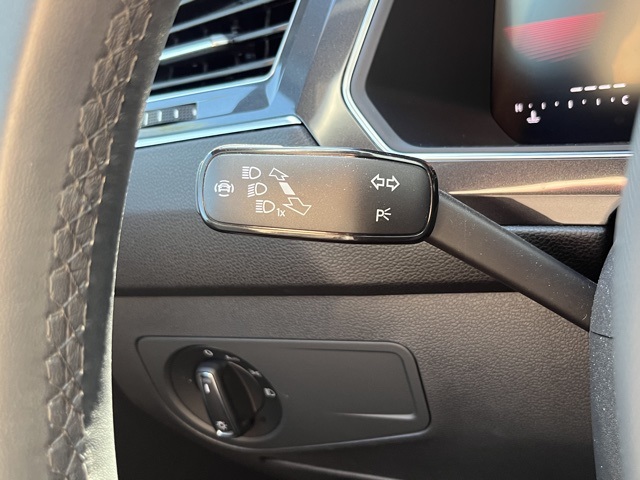 2024 Volkswagen Tiguan SE R-Line Black photo 38