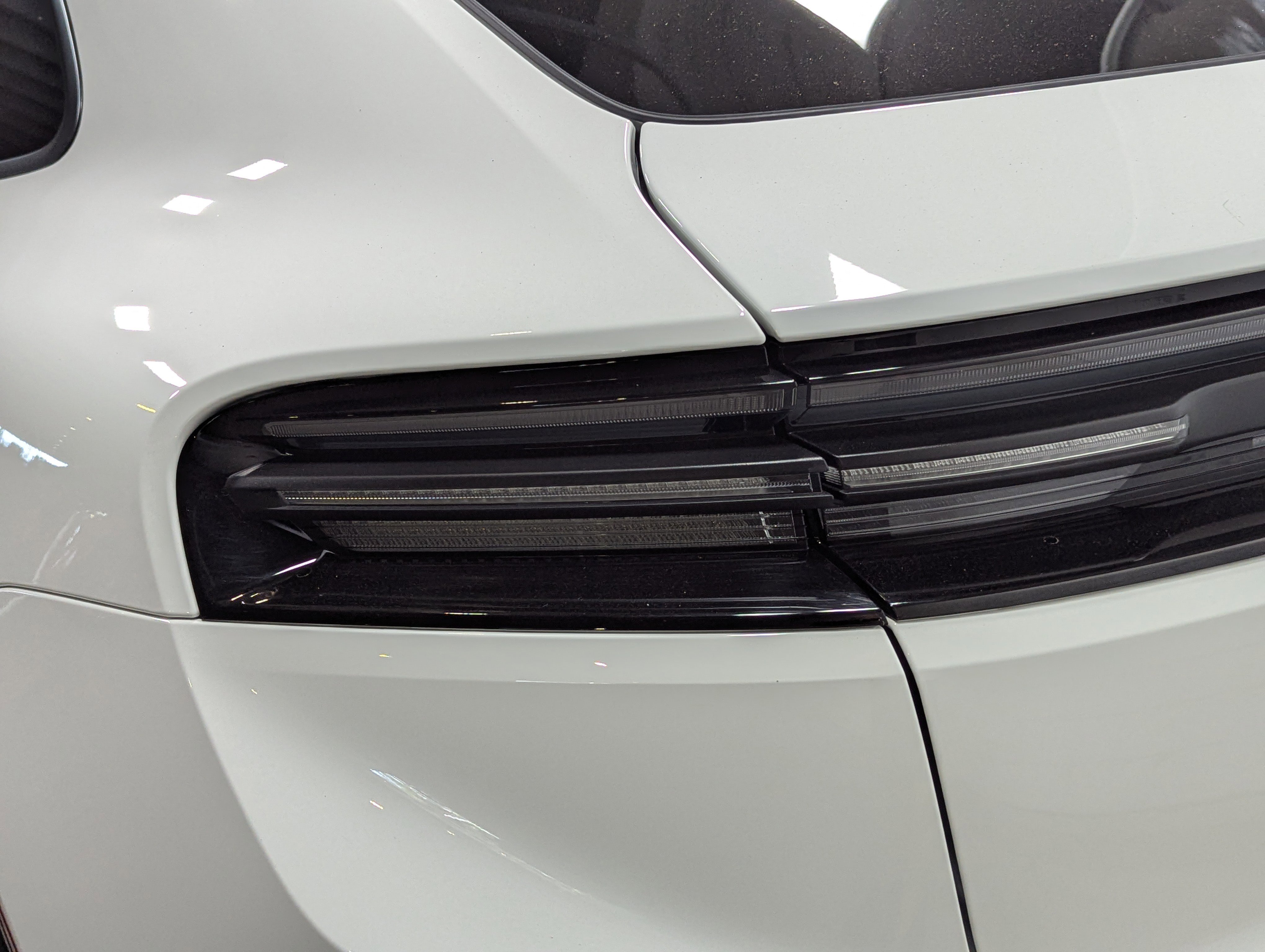 2025 Porsche Macan Electric 4 photo 4