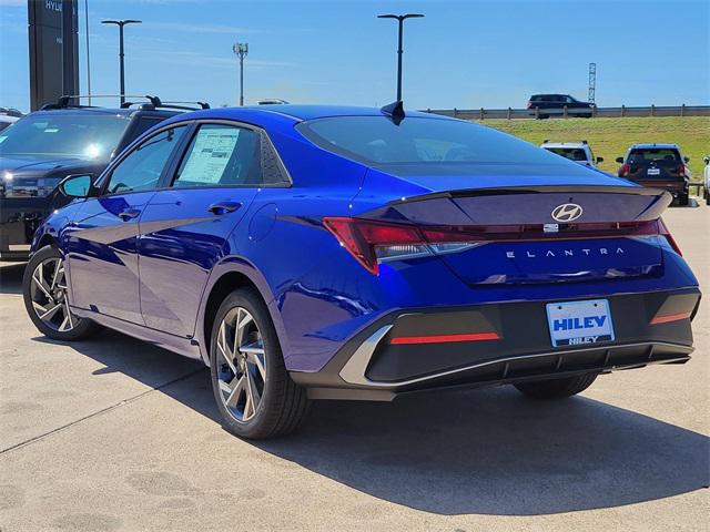 2025 Hyundai Elantra SEL Sport photo 3