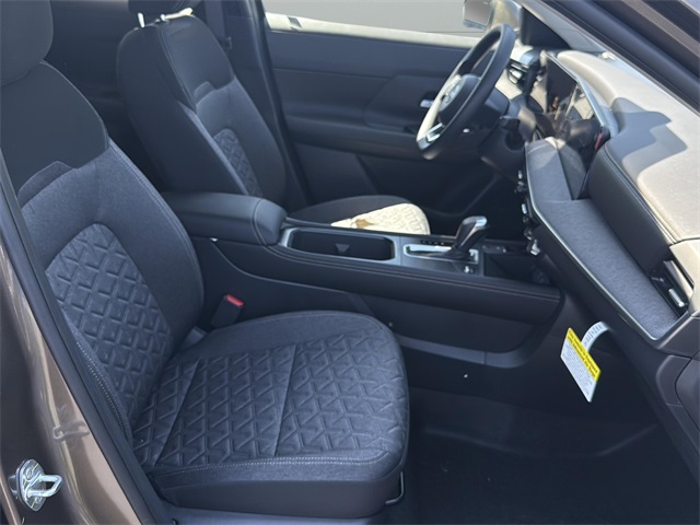 2025 Nissan Kicks SV photo 28