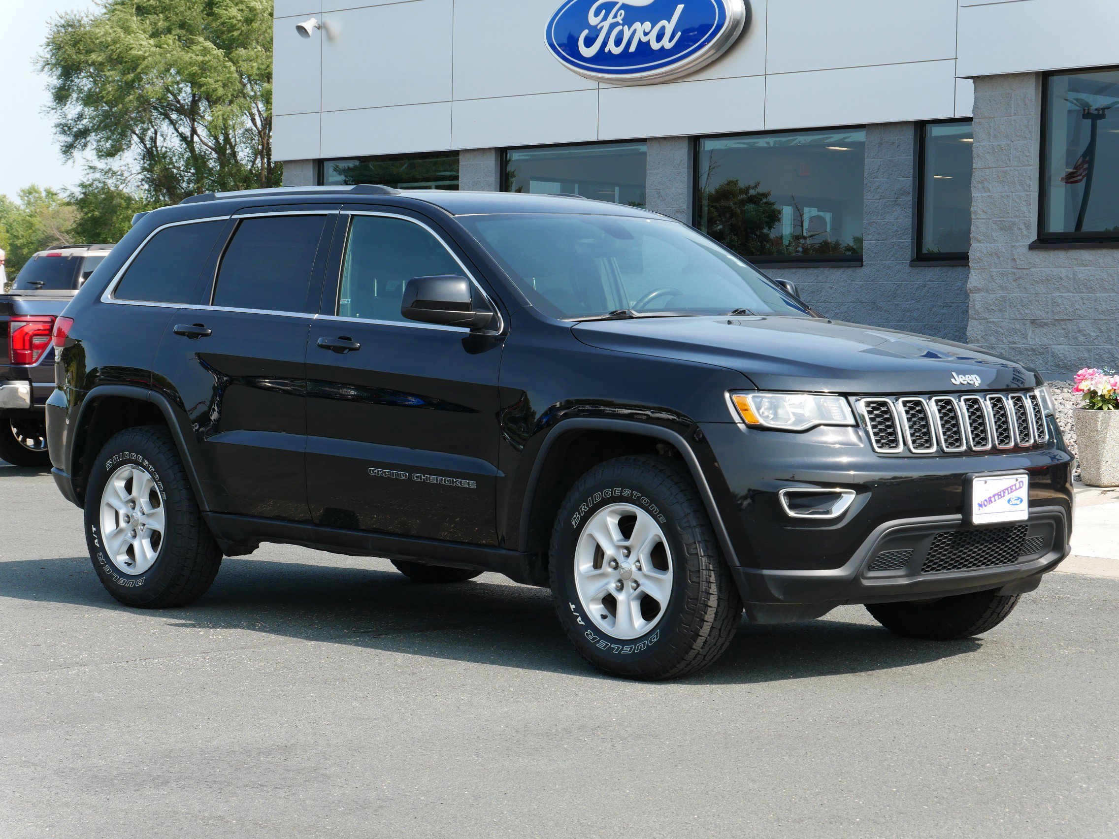 Used 2017 Jeep Grand Cherokee Laredo E with VIN 1C4RJFAG1HC822612 for sale in Northfield, Minnesota