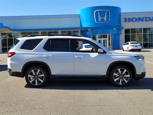 2025 Honda Pilot Touring photo 2