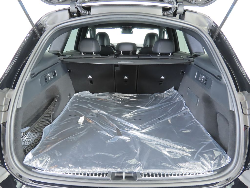 2025 Mercedes Benz GLC 300 photo 26