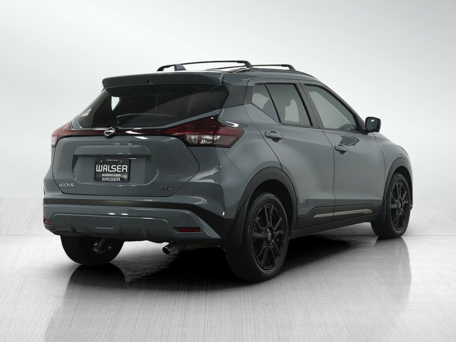 2022 Nissan Kicks SR photo 4