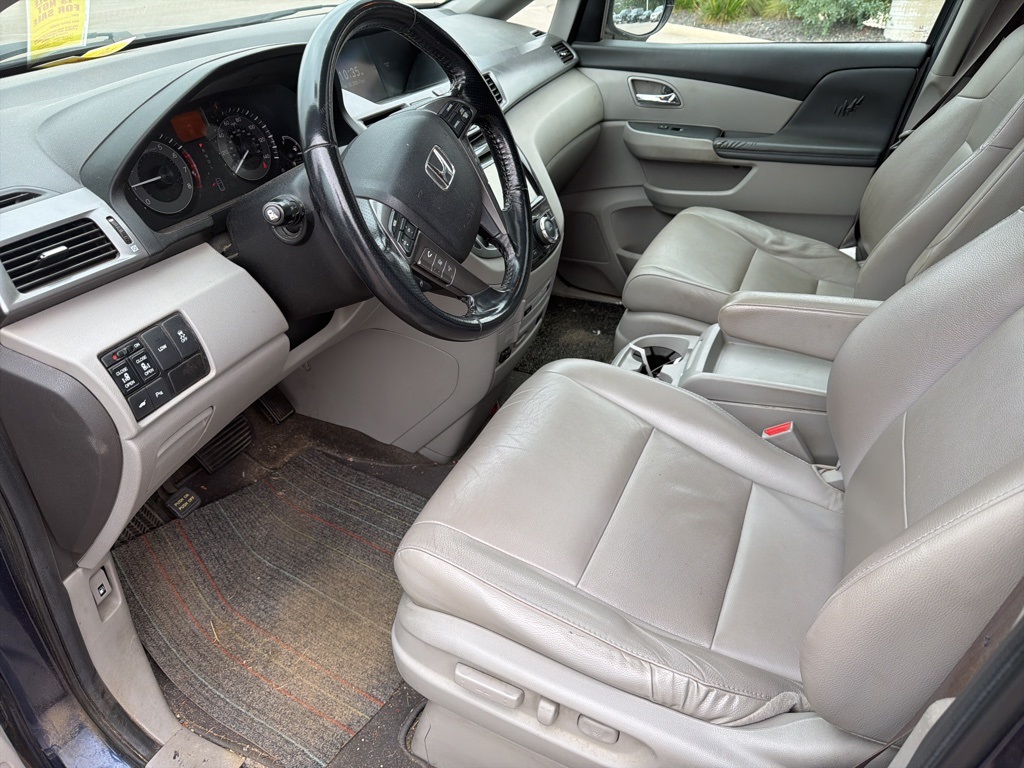 2014 Honda Odyssey Touring photo 2