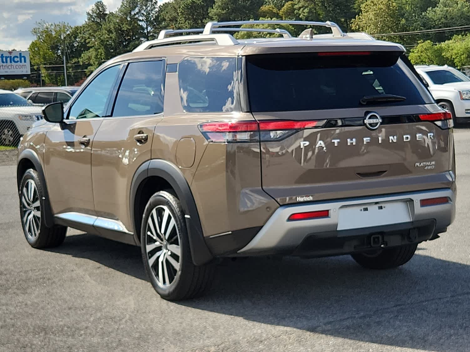 2024 Nissan Pathfinder Platinum photo 3