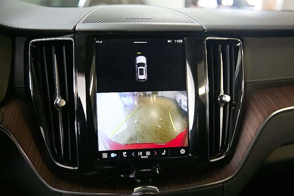 2023 VOLVO XC60 - Image 14