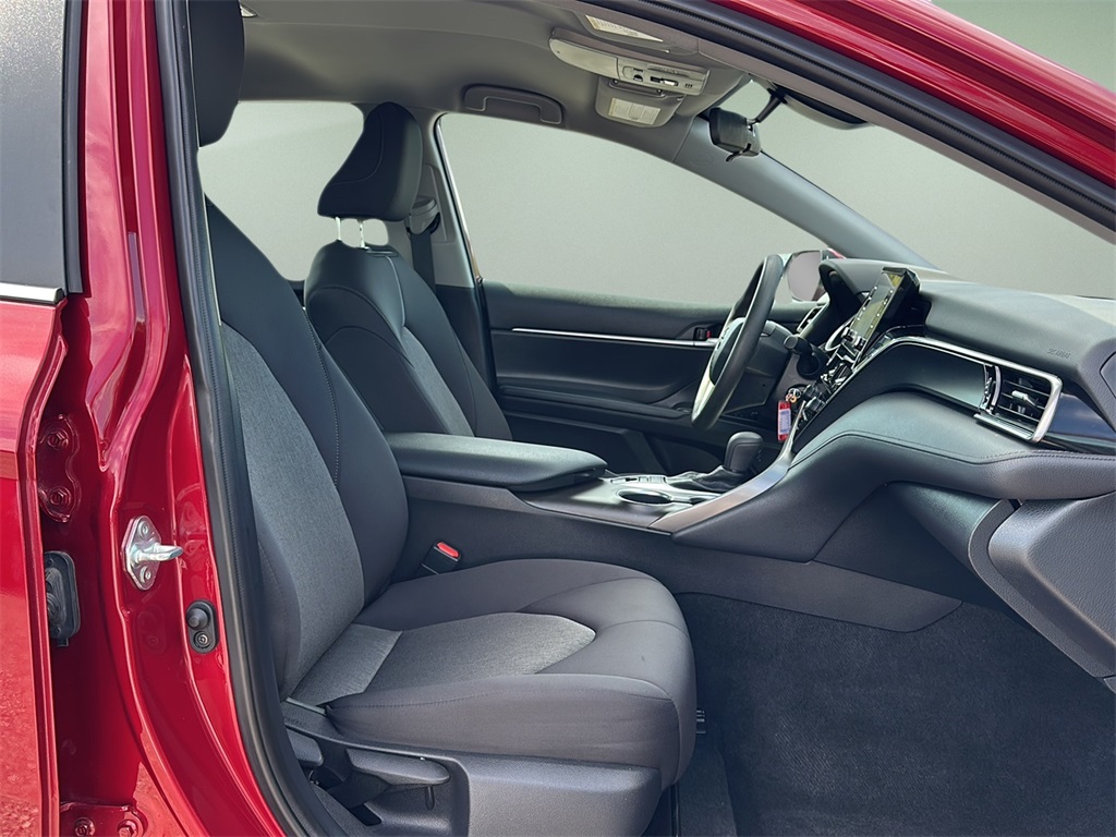 2022 Toyota Camry LE photo 20