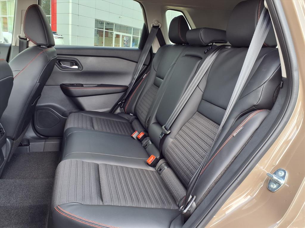 2026 Nissan Rogue SV photo 4