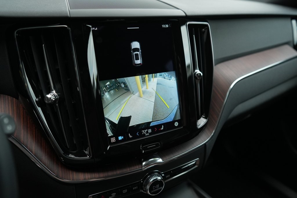 2023 Volvo XC60 B5 Plus photo 21