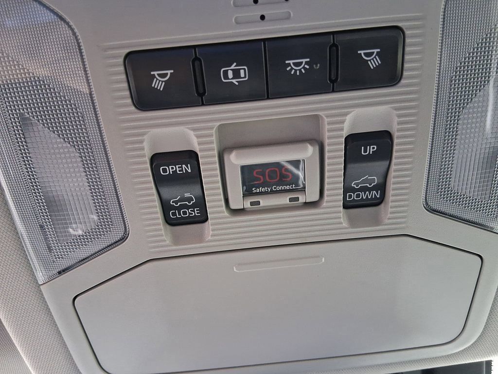 2019 Toyota RAV4 Hybrid XLE photo 33