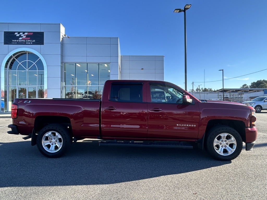 2018 Chevrolet Silverado 1500 LT photo 2